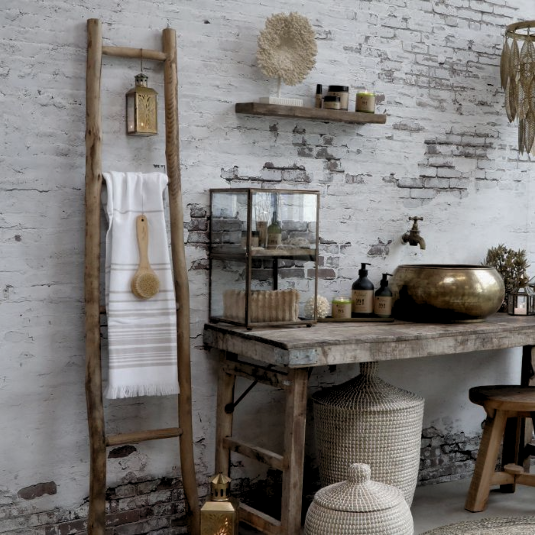 Chic Antique Fir Wood Ladder