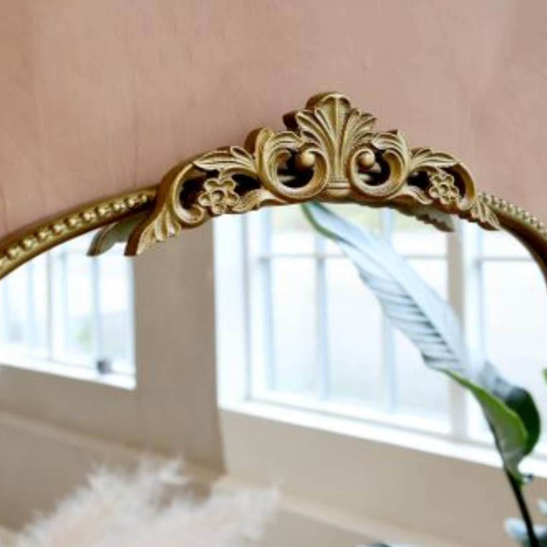 Chic Antique Mirror W. Décor